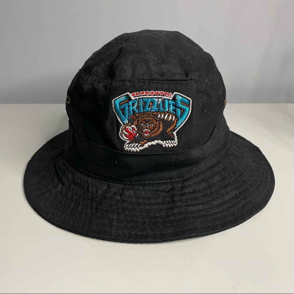 Black Small Vintage Vancouver Grizzlies Bucket Hat